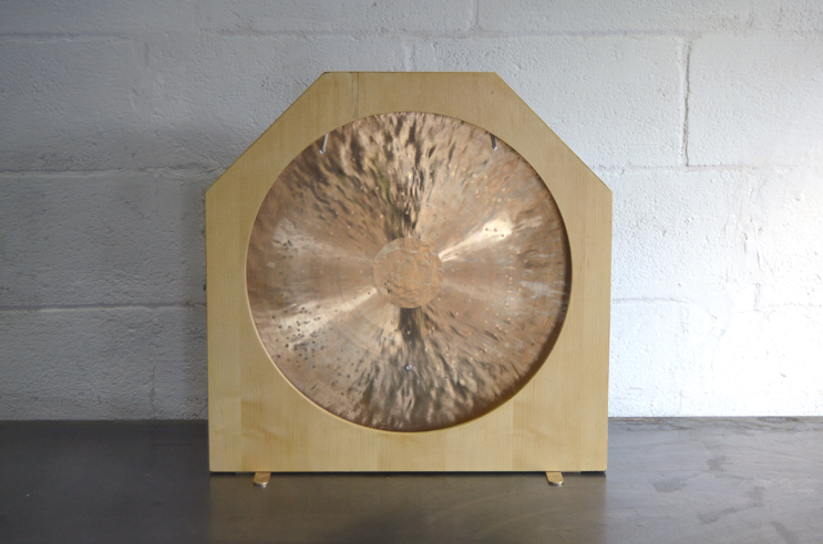 Resonant plate reverb in wooden frame